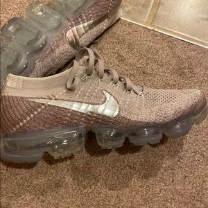 Women’s Size 10 NUDE Flyknit Vapoxmax